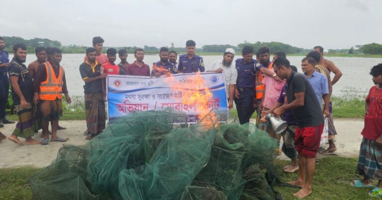 গলাচিপায় অবৈধ চায়না দুয়ারী জাল জব্দ