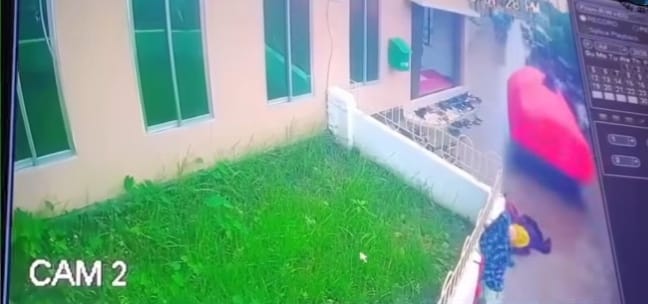 পটুয়াখালী লতিফ স্কুল রোডে সন্তানের সামনেই মাকে পিষে দিল ঘাতক টমটম