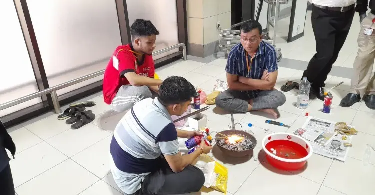 চট্টগ্রামে সাড়ে ৩ কোটির সোনা উদ্ধার, অন্তর্বাসে লুকিয়ে আনতে গিয়ে আটক