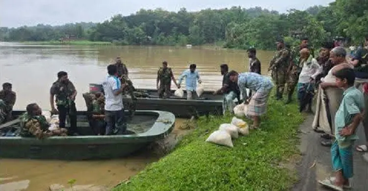 চট্টগ্রামের বন্যাদুর্গতদের পাশে সেনাবাহিনী, চলছে ত্রাণ ও চিকিৎসা