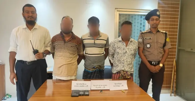 অটোরিকশা চালককে অজ্ঞান করে হত্যা: চক্রের ৩ সদস্য গ্রেফতার