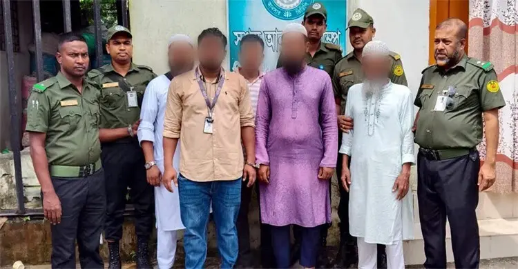মিরপুর বিআরটিএতে দালালদের বিরুদ্ধে অভিযান, ৫ জনের কারাদণ্ড