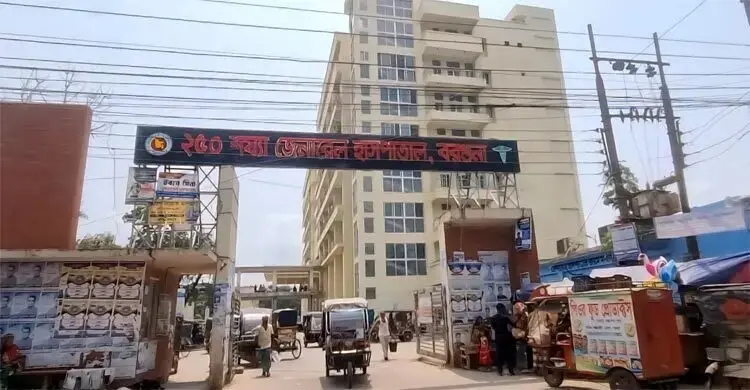 নারী চিকিৎসককে হেনস্তা: বরগুনার হাসপাতাল তত্ত্বাবধায়ক বরখাস্ত