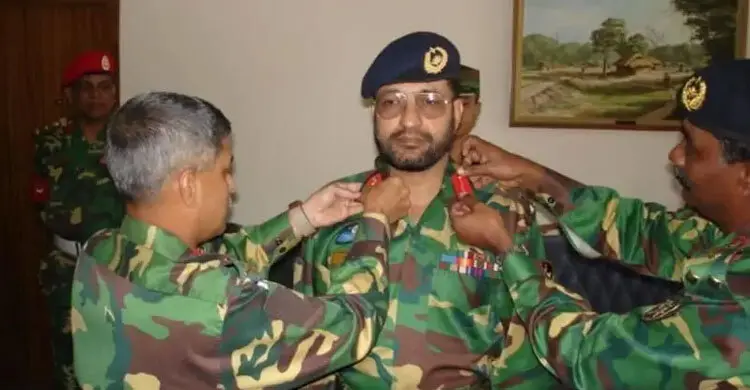 আযমীর ছেলে আমিন আযমী পেলেন লেফটেন্যান্ট জেনারেল পদ ও এক কোটি টাকা