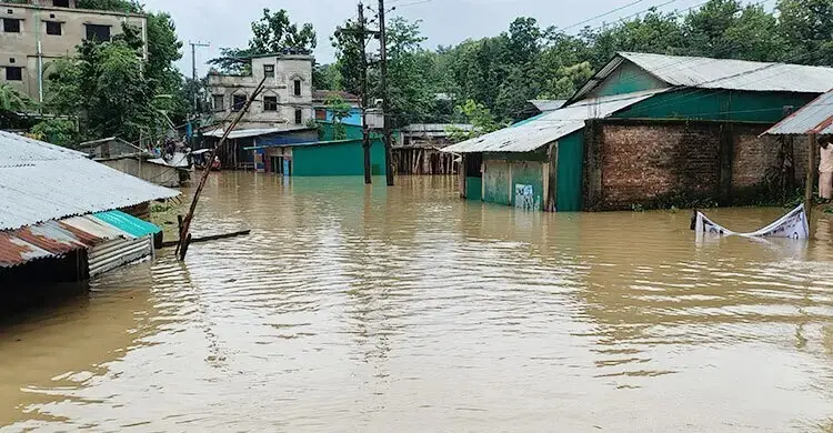 বৃষ্টি-ঢলে ৪ নদীতে বিপৎসীমা ছাড়াল, বন্যা পরিস্থিতির অবনতির শঙ্কা