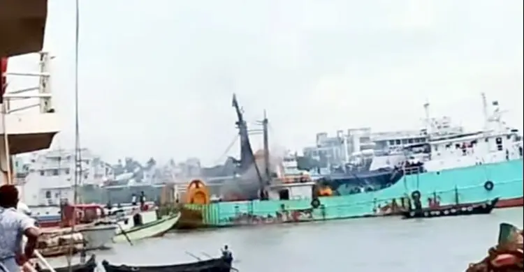 চট্টগ্রামে ট্রলারে বিস্ফোরণ: দগ্ধ হয়ে দুই নাবিকের মর্মান্তিক মৃত্যু