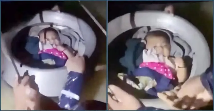 বাঁশখালীতে বন্যার মাঝে শিশুকে পাতিলে করে উদ্ধার
