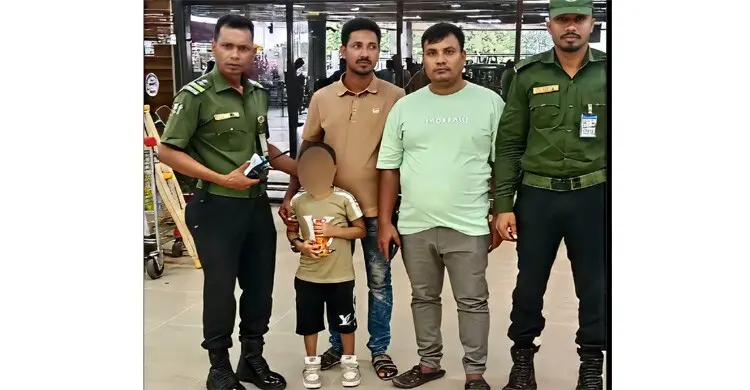 শাহজালালে হারানো শিশুকে উদ্ধার করলেন আনসার সদস্যরা