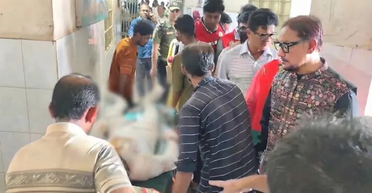দগ্ধদের খোঁজ নিতে চমেকে মেয়র শাহাদাত, সর্বোচ্চ চিকিৎসার নির্দেশ