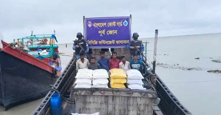 মিয়ানমারে পাচারের আগেই কোস্ট গার্ডের হানা, জব্দ ২৪ হাজার কেজি সার