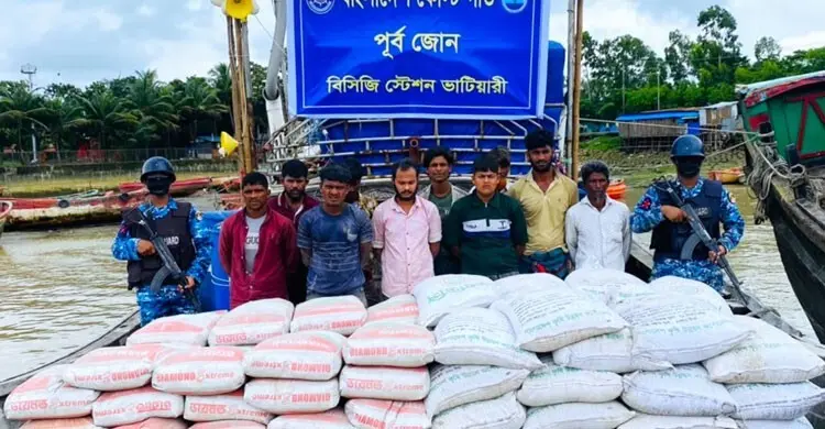 সন্দ্বীপ চ্যানেলে মিয়ানমারগামী সাড়ে ১৪ লাখ টাকার মাল জব্দ, আটক ১০