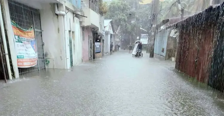 ৩৩ বছরের রেকর্ড বৃষ্টিতে চট্টগ্রাম নগরে পরীক্ষার্থীদের চরম ভোগান্তি