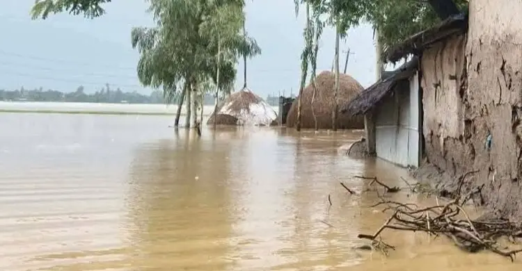 বাঁশখালীতে পাহাড়ি ঢলের তাণ্ডব, স্রোতে ভেসে দুই শিশুর মৃত্যু