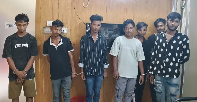 আদাবরে ডাকাতির প্রস্তুতি: দেশীয় অস্ত্রসহ গ্রেফতার ৭