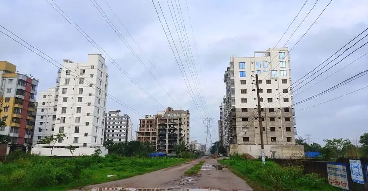আজ ঢাকায় দুপুর পর্যন্ত মেঘলা আকাশ, কিছু জায়গায় বৃষ্টির সম্ভাবনা