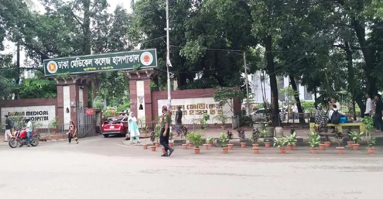 ভিআইপি সফরের আগে চমকে দিল ঢামেক, ফুটপাত উদ্ধারে স্বস্তি ও ক্ষোভ