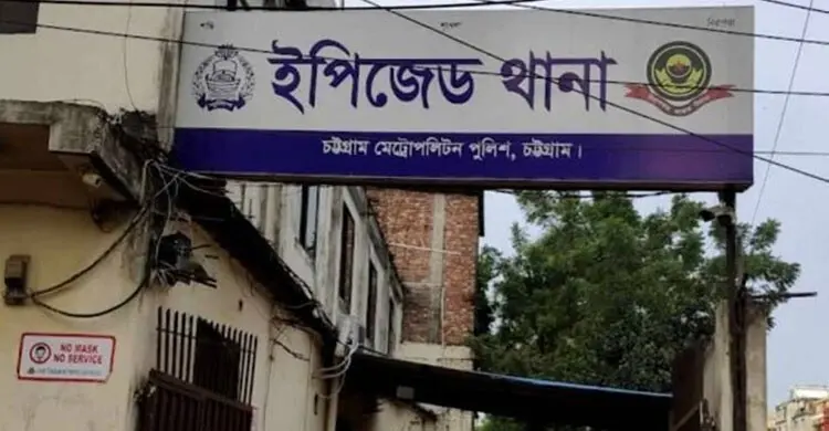 চট্টগ্রামে খানাখন্দে পড়ে লরির চাকায় পিষ্ট হয়ে বাইকার নিহত
