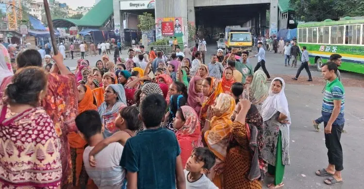 শিশু ধর্ষণের প্রতিবাদে মিরপুর-১০ এ সড়ক অবরোধ, যানজট সৃষ্টি