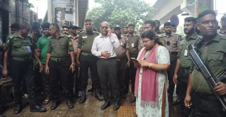 মেট্রোরেলের নিচে অবৈধ স্থাপনা উচ্ছেদ: সচিবালয় থেকে কারওয়ান বাজার