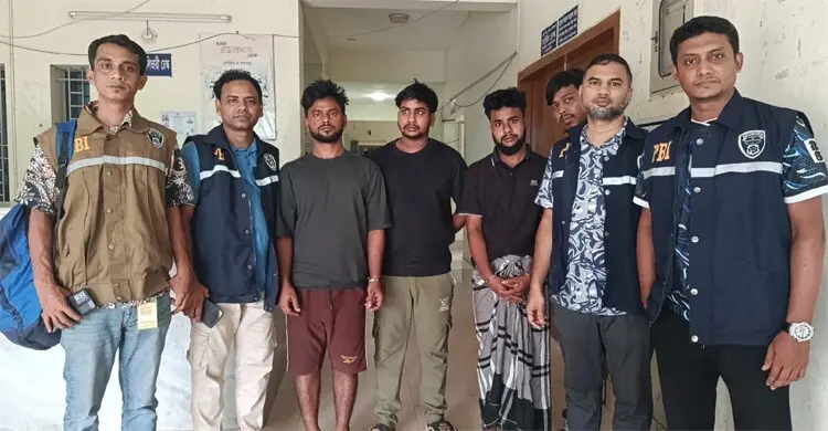 ফেসবুকে তান্ত্রিক সেজে নারীদের হাত পুড়িয়ে টাকা লুট, গ্রেফতার ৩
