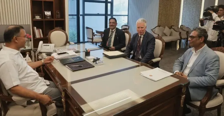 চক্ষু স্বাস্থ্যসেবায় জোর দিয়ে প্রধানমন্ত্রীর সাথে দেখা করলেন আইএপিবি প্রধান