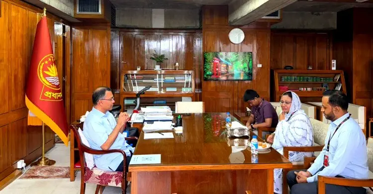 এক সন্তান শহীদ অন্যজনের ক্যানসার, মায়ের পাশে প্রধানমন্ত্রী