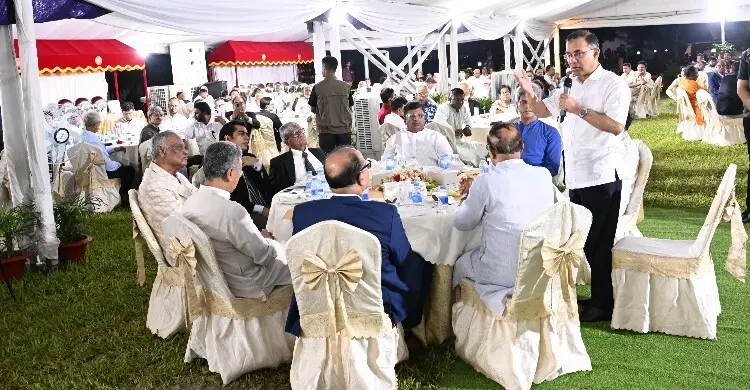 প্রধানমন্ত্রীর নৈশভোজে সাদা ভাত-ডাল, আড্ডা জমে যমুনায়