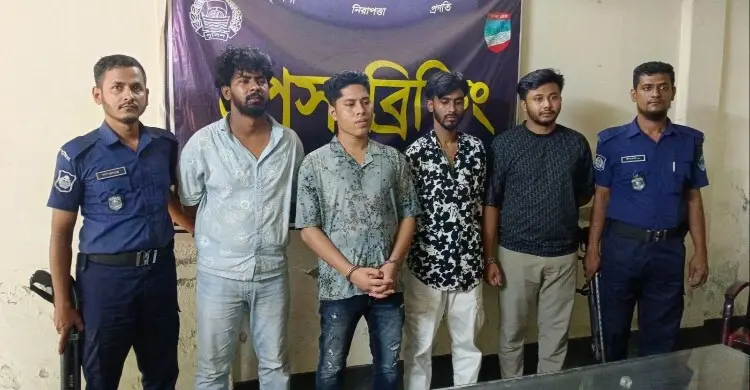দেশে ফিরেই আবার ভারতে পালাতে গিয়ে গ্রেফতার ডেভিড ইমন