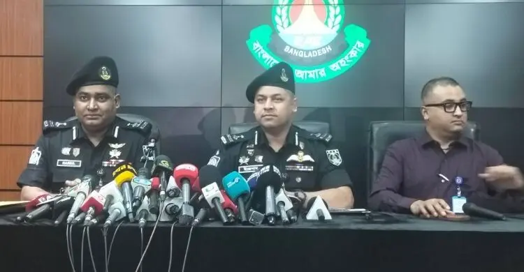 সরকারের উচ্চপদস্থদের নিয়ে এআই ছবি ও কুরুচিপূর্ণ পোস্ট, গ্রেফতার ৬