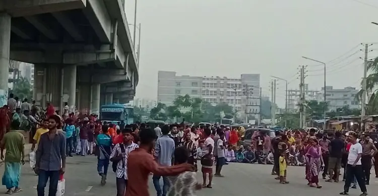 জলাবদ্ধতা নিরসনের দাবিতে কালশী মোড়ে অবরোধ, যানজট