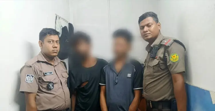 মোহাম্মদপুরে আইফোন ছিনতাই: পুলিশ ও জনতার হাতে দুই চোর আটক