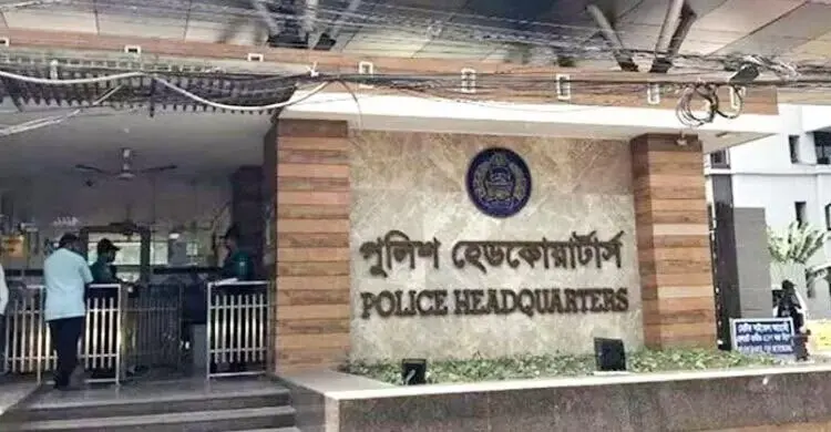 সরকারি কর্মকর্তার নামে ফেক আইডি খুলে প্রতারণা, সতর্ণ করলো পুলিশ