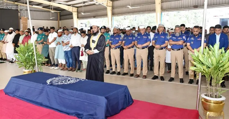 রাজারবাগে অতিরিক্ত পুলিশ সুপার সাইফুলের জানাজা ও শ্রদ্ধা নিবেদন