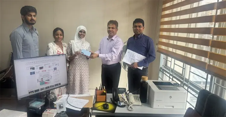 বাগেরহাট থেকে উদ্ধার, ভারতীয় শিক্ষার্থীর হাতে ফিরল দামি ফোন