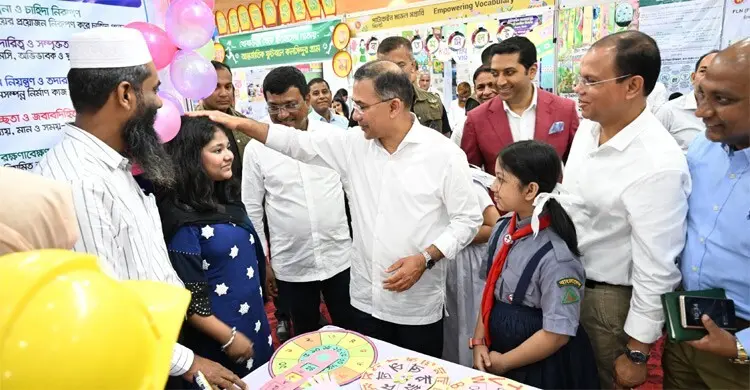 সবুজ বিদ্যালয়ে শিশুদের সৃজনশীলতা দেখলেন প্রধানমন্ত্রী তারেক রহমান