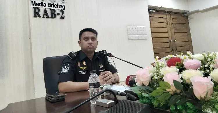 ট্র্যাকিং এড়াতে মোবাইল ভেঙে যন্ত্রাংশ বিক্রি, আটক ৩