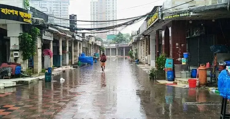 ঢাকায় সন্ধ্যায় হালকা বৃষ্টির পূর্বাভাস, তাপমাত্রা বাড়বে সামান্য