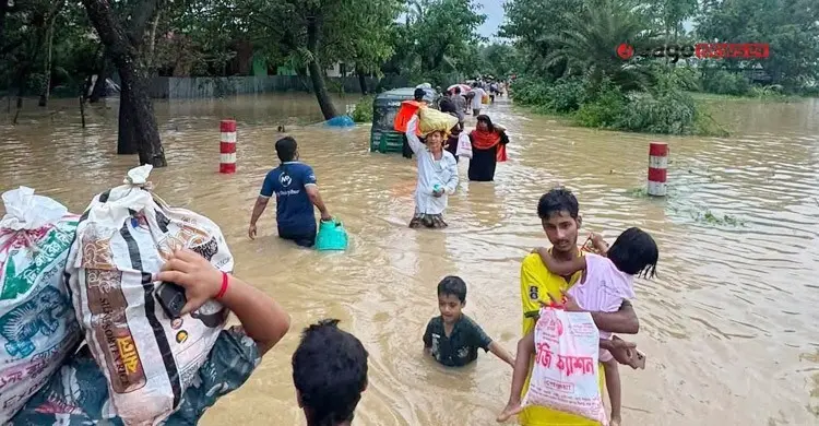 পাহাড়ি ঢলে চট্টগ্রাম তলিয়ে: সাত লাখের বেশি মানুষ পানিবন্দি