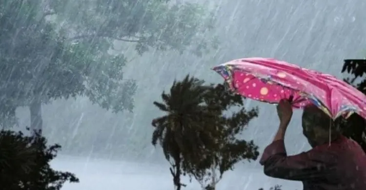 আবহাওয়া অফিসের নতুন সতর্কতা: সারাদেশে অতিভারী বৃষ্টির ঝুঁকি