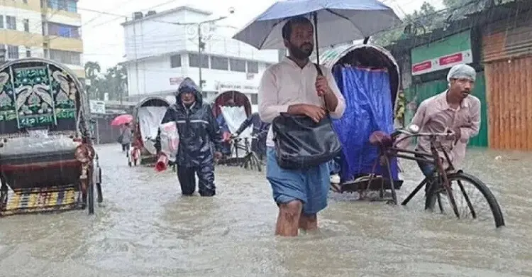 আরও একদিন ভারী বৃষ্টির আশঙ্কা, ঢাকা-চট্টগ্রামে জলাবদ্ধতার সতর্কতা