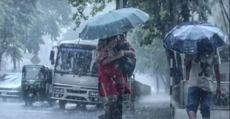 চার বিভাগে আজ অতি ভারী বৃষ্টির সম্ভাবনা, দমকা হাওয়ার আভাস