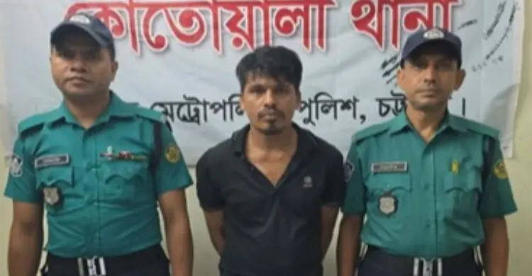 চট্টগ্রামে ১১ মোবাইলসহ গ্রেফতার ‘বাদশা’, স্বীকার করেছে ছিনতাইয়ের দায়