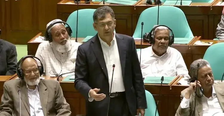 সংসদে উত্তপ্ত বিতর্ক: দুই শপথ ও কমিটি নিয়ে বিরোধীদের ওয়াকআউট