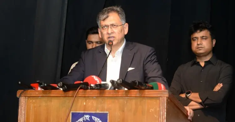 শেখ হাসিনার আত্মসমর্পণের সুযোগ নেই, ফিরিয়ে এনেই রায় কার্যকর