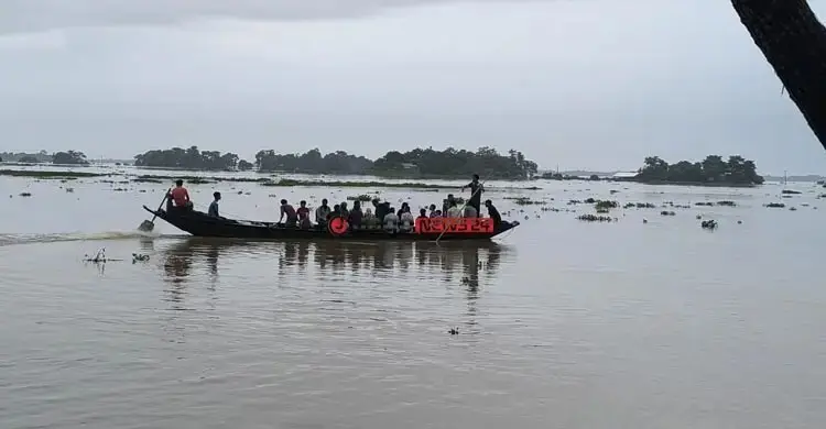 ভারী বৃষ্টিতে ৫ স্থানে নদীর পানি বিপৎসীমার ওপর দিয়ে প্রবাহ