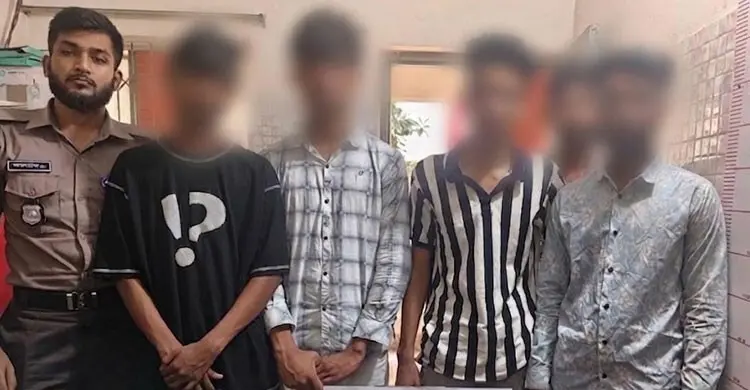 মানিকদীতে বিদেশি পিস্তলসহ গ্রেফতার ৪ কিশোর গ্যাং সদস্য
