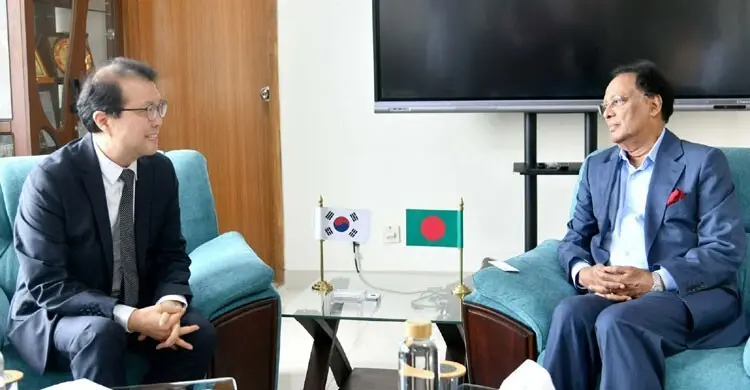 দেশে বিদেশি বিনিয়োগ বাড়াতে অনুকূল পরিবেশ ও ভিসা সুবিধা সহজ করছে সরকার