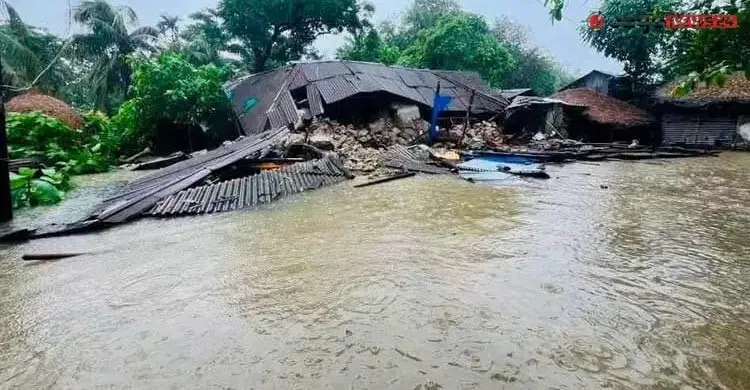 দক্ষিণ চট্টগ্রামে ভয়াবহ বন্যা: পানিবন্দি সাড়ে ৪ লাখ, সংকট তীব্র