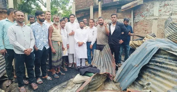 হাটহাজারীতে অগ্নিকাণ্ডে ৬ পরিবারের ঘর পুড়ে ছাই, ২০ লাখ লোকসান
