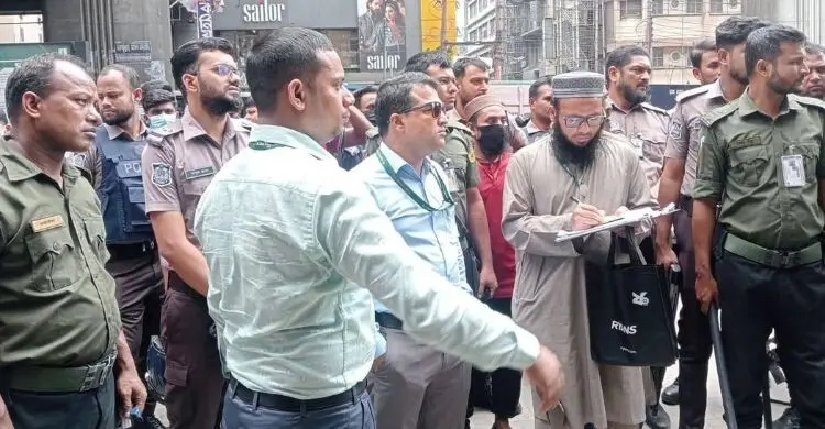 মিরপুর-১১ মেট্রোস্টেশনে উচ্ছেদ অভিযান: অবৈধ দোকান ও স্থাপনা অপসারণ
